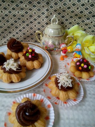 Soes Bunga by Kartika