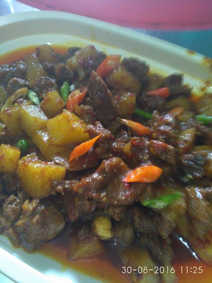 Bistik Kentang Daging Pedas by Dhewie Audhy Felicia Bistik Kentang Daging Pedas by Dhewie Audhy Felicia