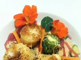 Goreng Nasi Crispy isi Ayam Asap diatas Zuchini Jamur dengan Saus Keju Gouda by Doni Kusumah