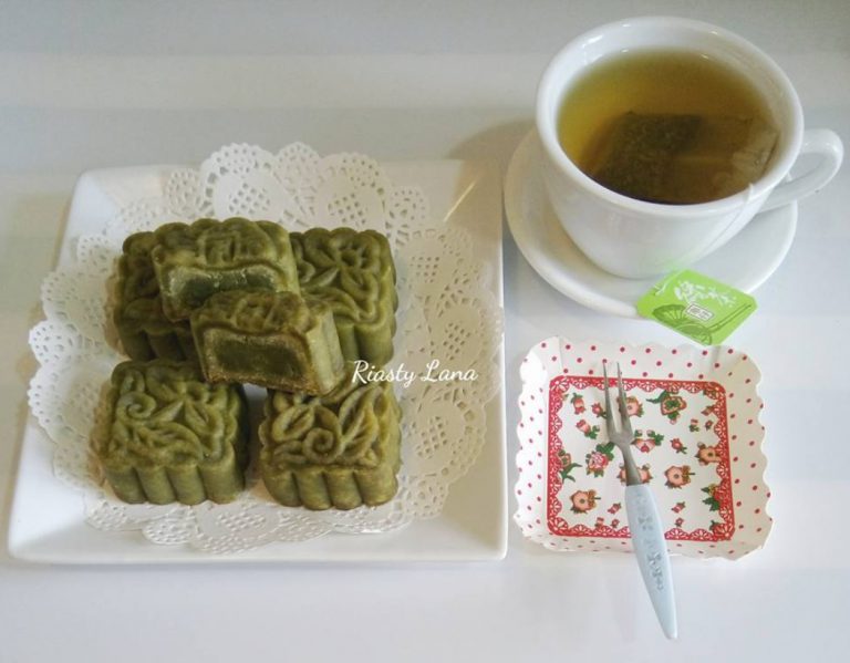 Greentea Mooncake by Riasty Lana