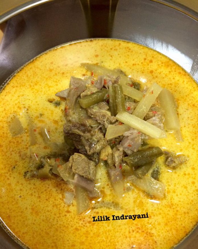 Sayur Santan Labu Siam untuk Lontong Sayur by Lilik Indrayani