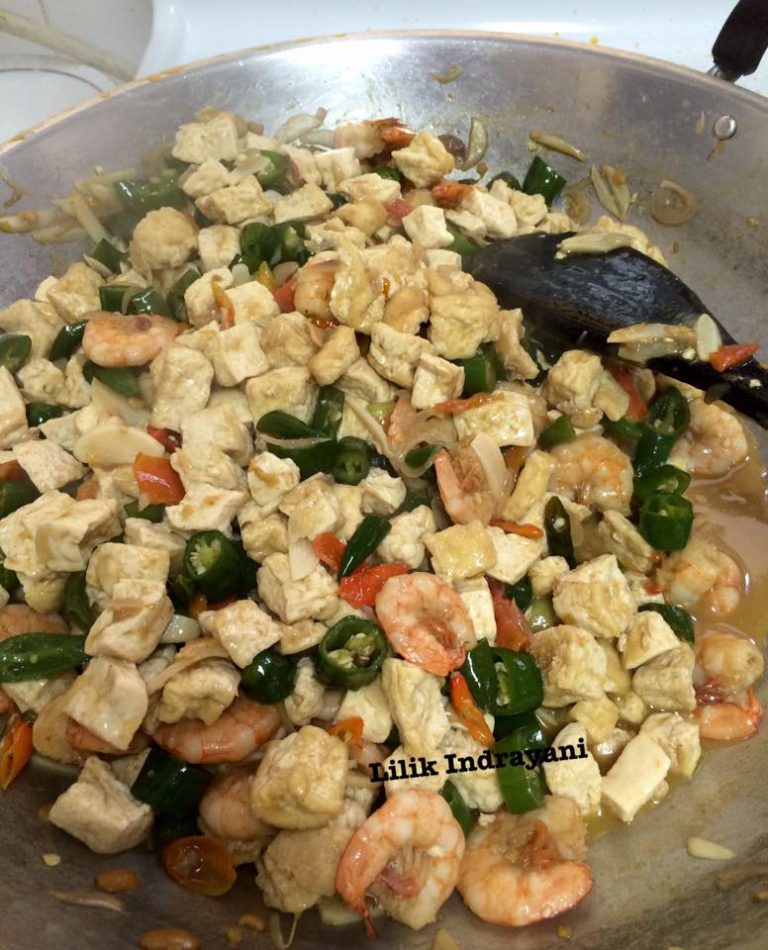 Tahu Udang Cabe Ijo Masak Taucho by Lilik Indrayani