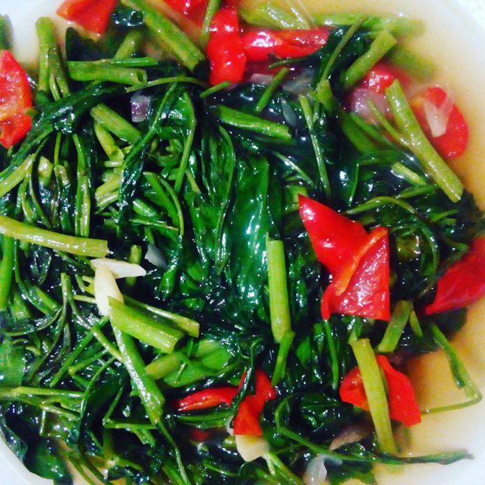 Tumis Kangkung by Iw We Tumis Kangkung by Iw We