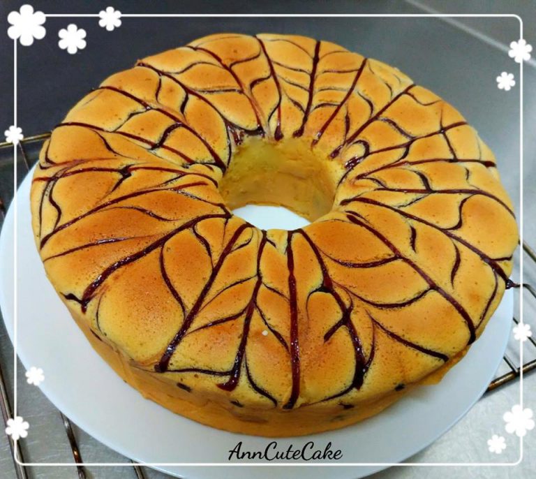 Blueberry Sponge Cake by Ann Chan