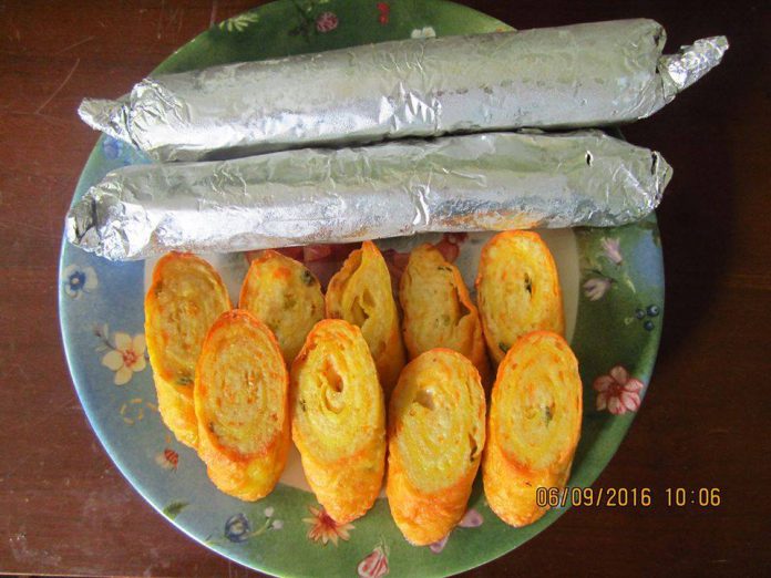 Chicken Egg Roll by Listy Bagus