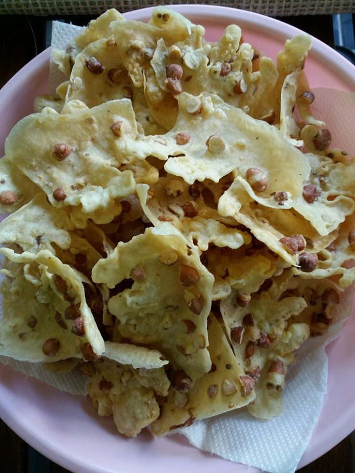 Rempeyek Kacang by Erna Unoez