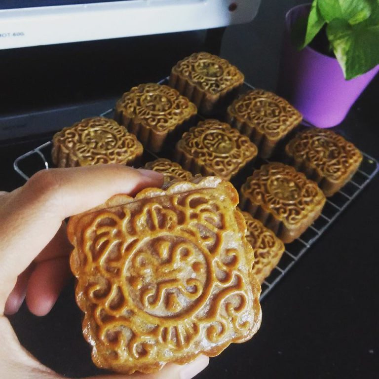 Classic Moon Cake by Lily irawati