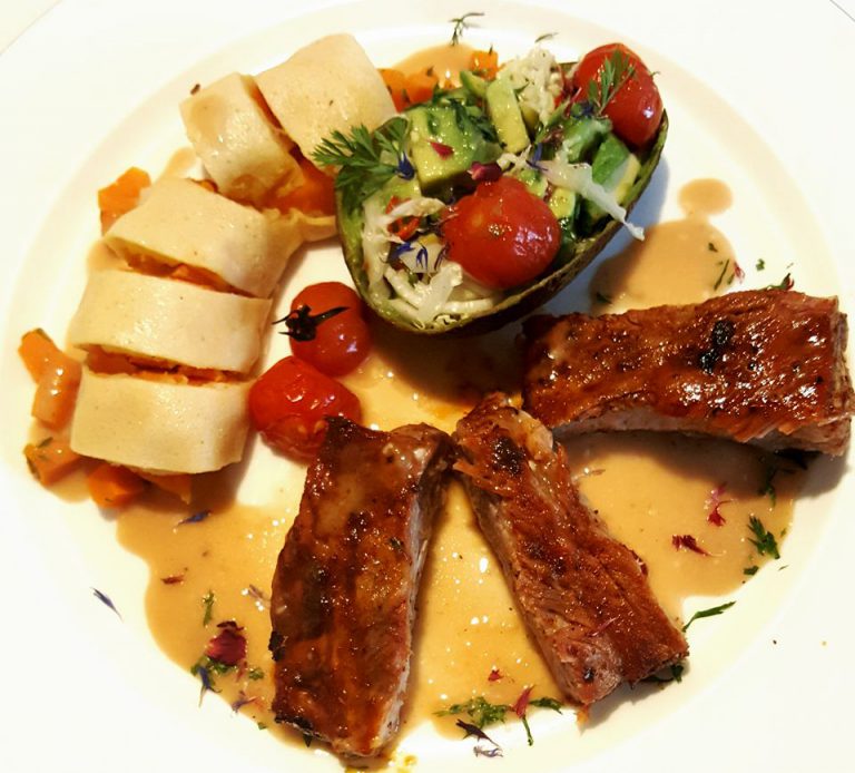 Iga Bakar Oles Kurma Sirup dan Saus Beschamel Tomat by Doni Kusumah