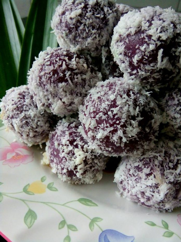 Klepon Ubi Ungu by Kahla Nafieza Klepon Ubi Ungu by Kahla Nafieza