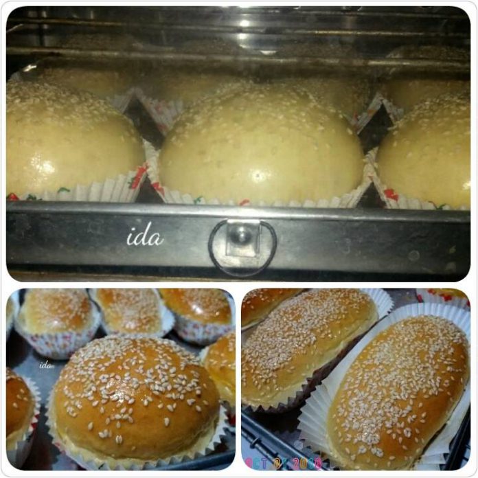 Roti Burger Hotdog by Ieda Ihsan