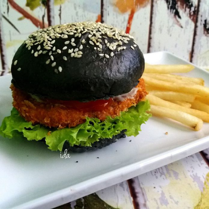 Black Burger Buns by Ieda Ihsan Black Burger Buns by Ieda Ihsan