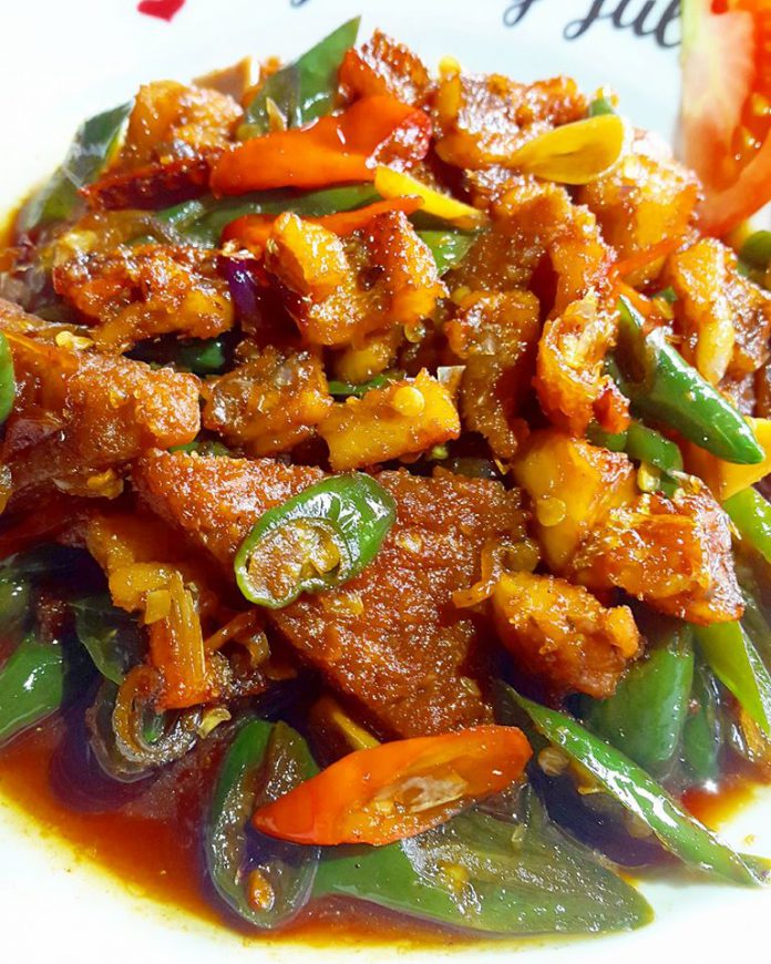 Ikan Asin Gembos Tumis Lombok Ijo by Kiromatil Baroroh Ikan Asin Gembos Tumis Lombok Ijo by Kiromatil Baroroh