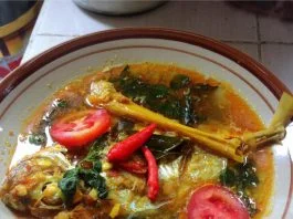 Ikan Kuah Asam/Asem-asem Ikan Trakulu by Fanny Dethan