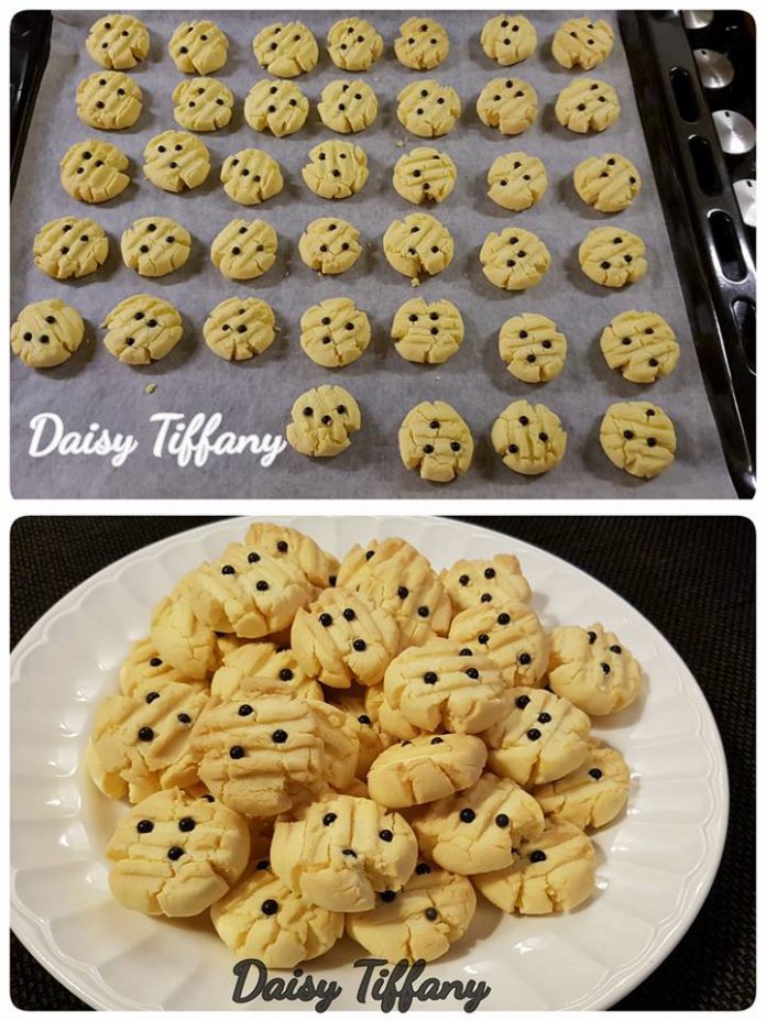 German Cookies Choc Topping by Daisy Tiffany German Cookies Choc Topping by Daisy Tiffany