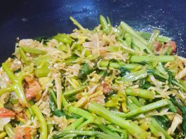 Tumis Kangkung dan Bunga Pepaya by Vetrarini Leroy