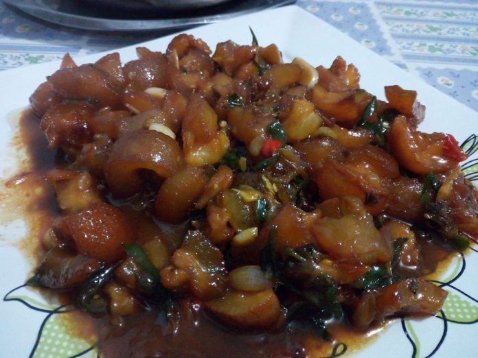 Tumis Kikil Sapi Cabe Hijau by Lia Nurida