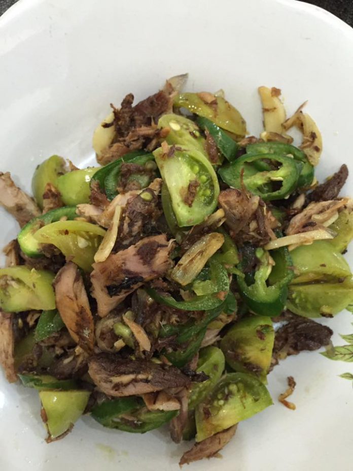 Ikan Tongkol Cabe Ijo by Entin Sutini