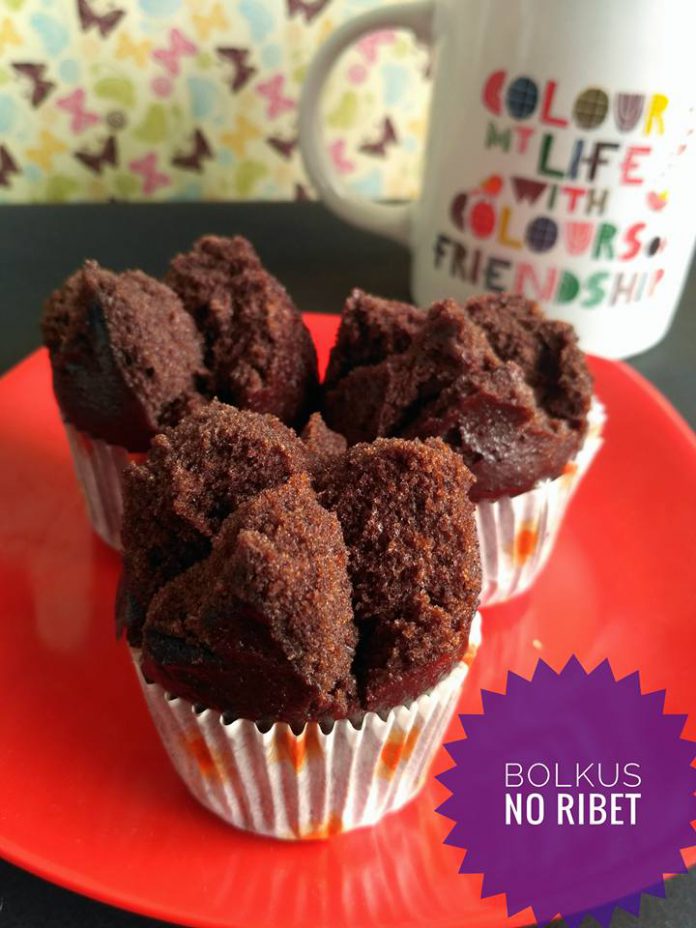 Bolu Kukus Kopi (No mixer, no telur, no timbangan) by Lucyana Sandra Bolu Kukus Kopi (No mixer, no telur, no timbangan) by Lucyana Sandra