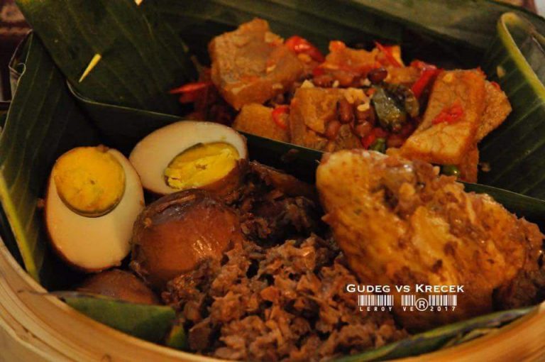 Gudeg VS Krecek by Vetrarini Leroy