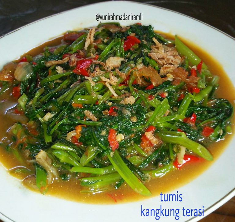 Tumis Kangkung Terasi by Yuni Rahmadani