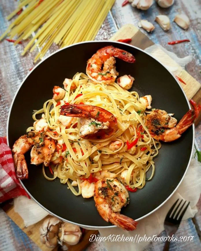Fettucini Aglio Olio Shrimp by Aisyah Di'Yo