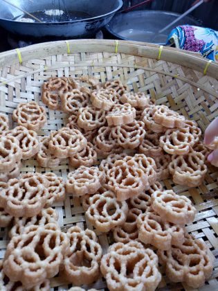 Kue Kembang Loyang by Demina Rahmayani 2