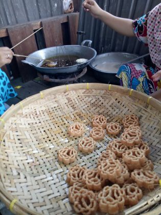Kue Kembang Loyang by Demina Rahmayani