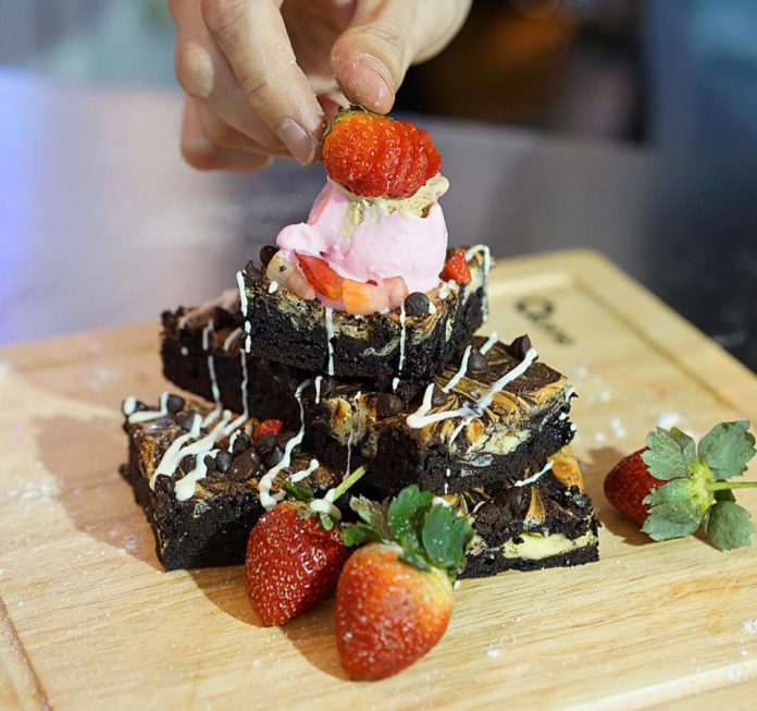 Cheesecake Brownie by Beng Budiarso 1 Cheesecake Brownie by Beng Budiarso 2