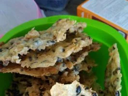 Peyek Kedelai Hitam by Teny Umiatun