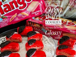 Oreo Wafer Cookies Strawberry Glossy by Tyas Yodha