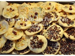 Rempeyek (Peyek Tholo & Peyek teri ) by Vetrarini Leroy