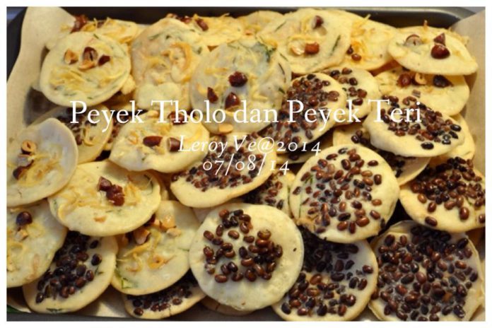 Rempeyek (Peyek Tholo & Peyek teri ) by Vetrarini Leroy Rempeyek (Peyek Tholo & Peyek teri ) by Vetrarini Leroy