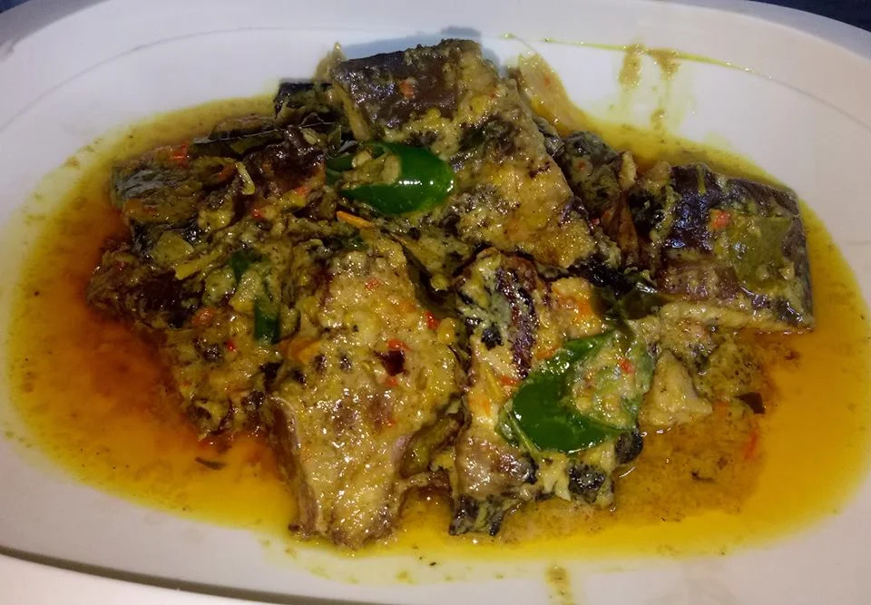ikan pari bumbu kuning