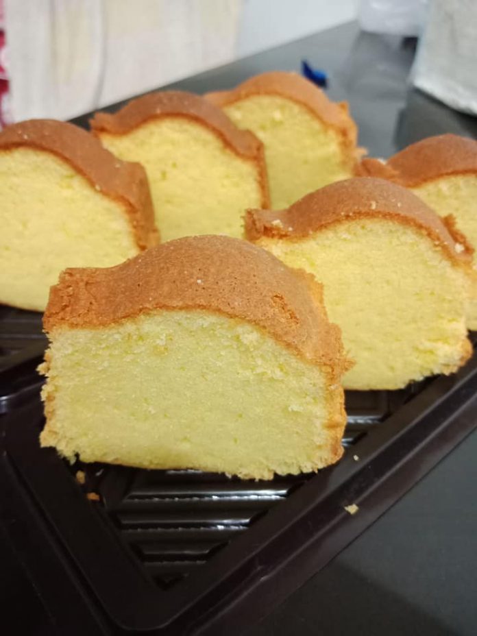 Cake Warisan Emak Empat Bahan by Christina