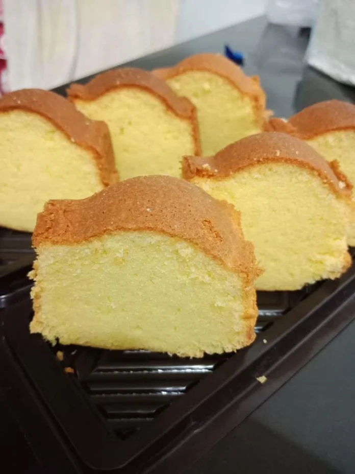 Cake Warisan Emak Empat Bahan by Christina