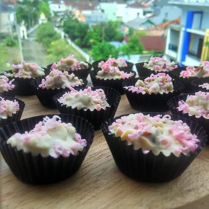 White Chocolate Peanut by Nayla Pay