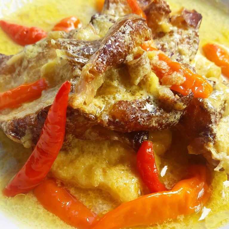 Iwak Pe/Ikan Pari Asap masak Mangut by Kiromatil Baroroh