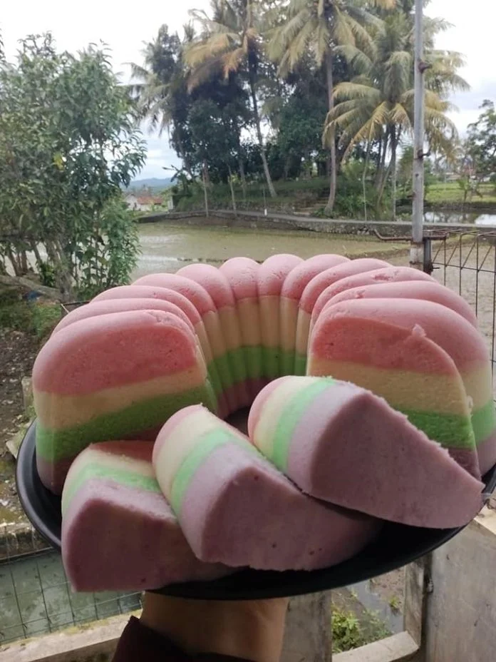 Bolu Santan Pelangi by Yuyun Yunaeni