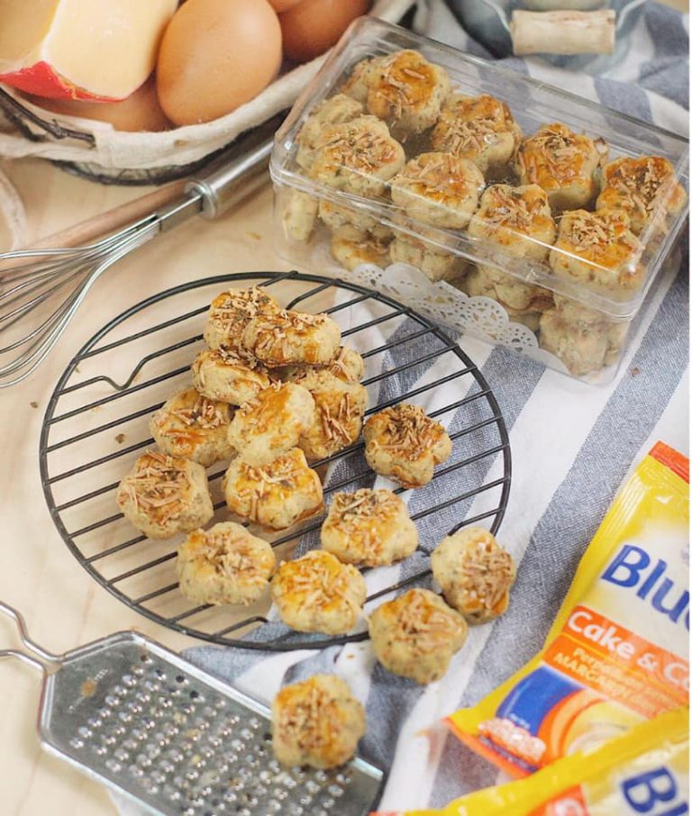 GARLIC CHEESE COOKIES by Pingkan R. Aditya