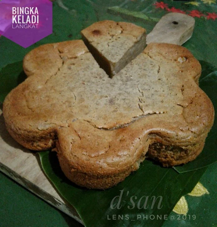 Kue BINGKA atau Lue LUMPUR Kue BINGKA atau Kue LUMPUR