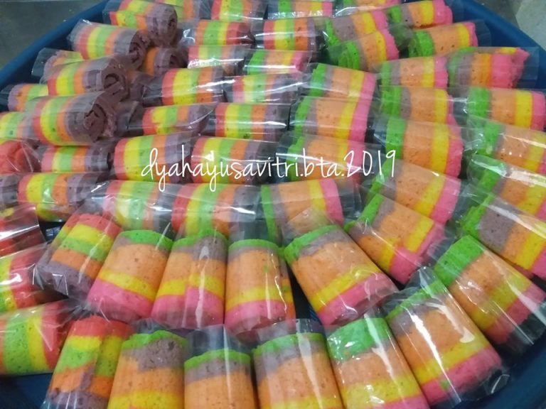 Mini rainbow roll cake by Dyah Ayu Savitri
