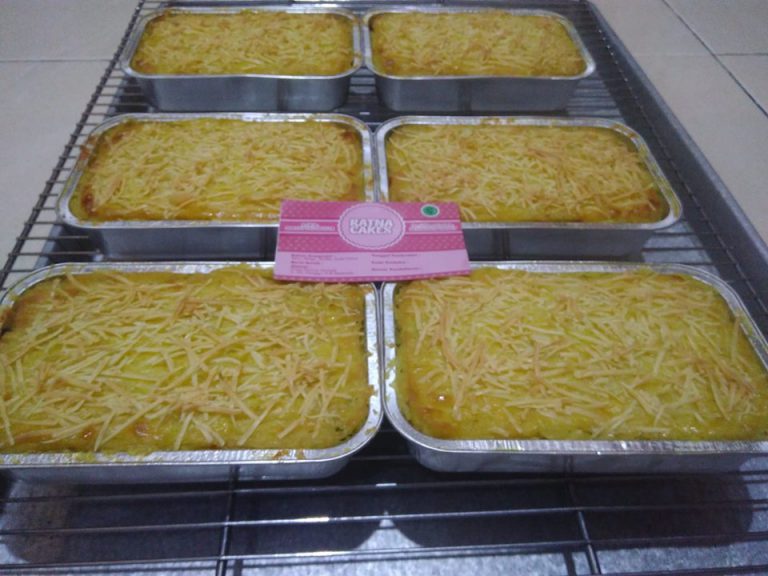 Pastel Tutup by Ratna Sari Anggraini