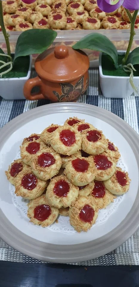 THUMPRINT STRAWBERRY KEJU by Devi Kusnita