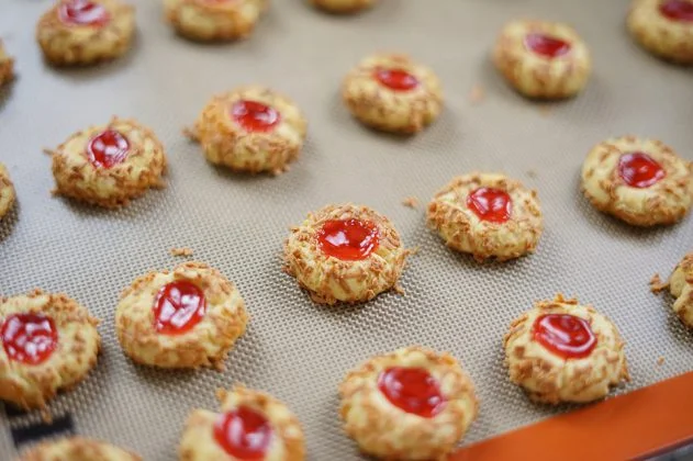Resep dan Cara membuat Strawberry Thumbprint Cookies by Hendraacen