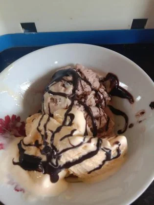 CHOCOLATOS ES CREAM by Mizcha Azza
