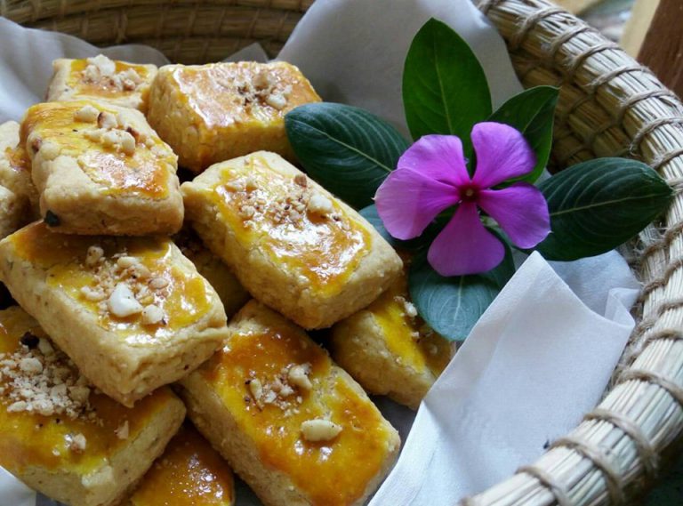 KUE KACANG TANPA MINYAK by Diah Kusumastuti