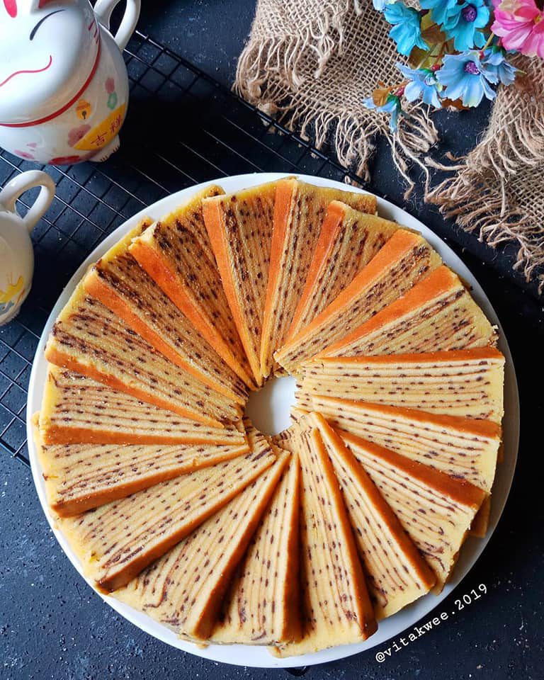 LAPIS SUSU JENTIK MANIS by Vita Lim