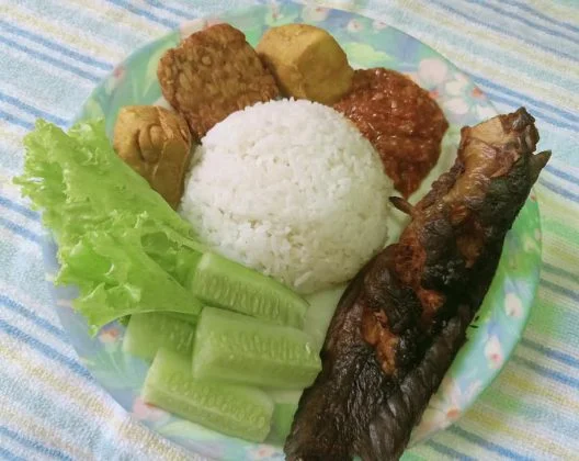 Sambel pecel lele by Nur Afiatun - kuliner nusantara, olahan sambel, pecel lele