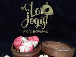 Bakpao merah-putih by Aurellia Hening