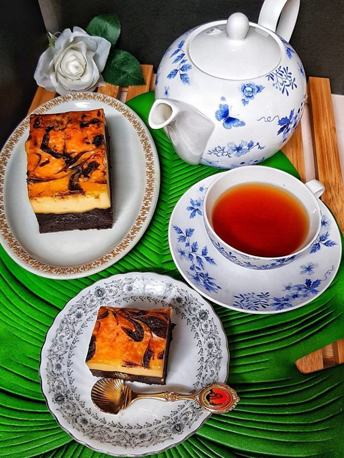 MARBLE CHEESE BROWNIES by Kristina Maria